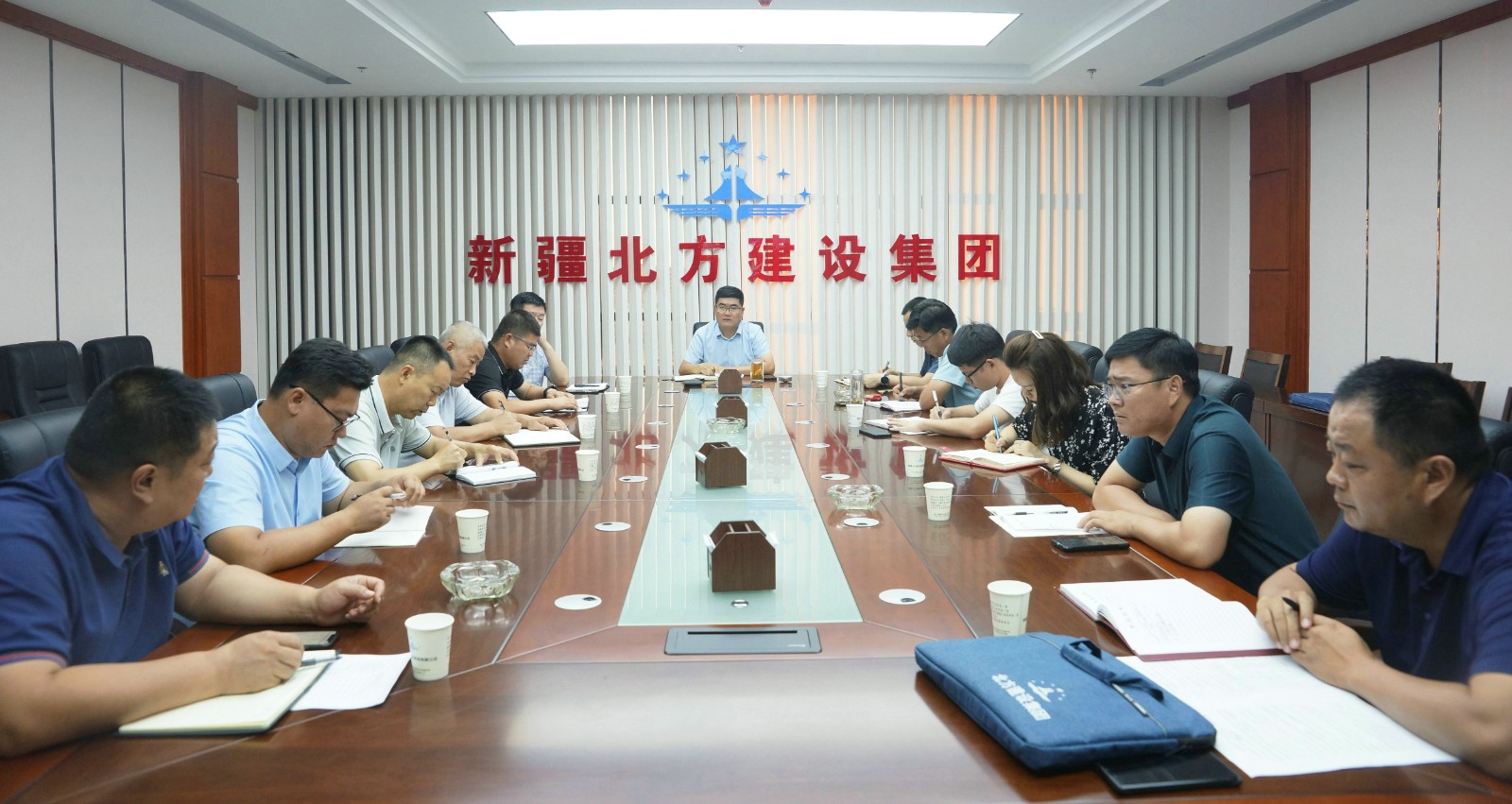 16624560734129.jpg 0814北方建設集團召開(kāi)疫情防控工作視頻會(huì )議_副本_副本.JPG